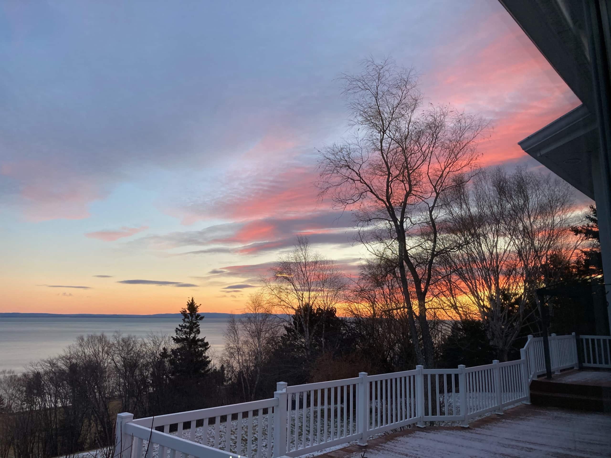 Coucher de soleil sur le fleuve depuis la terrasse